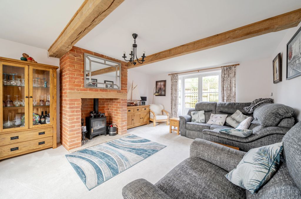 Property photo 3 of 25 1397536-11-696791...