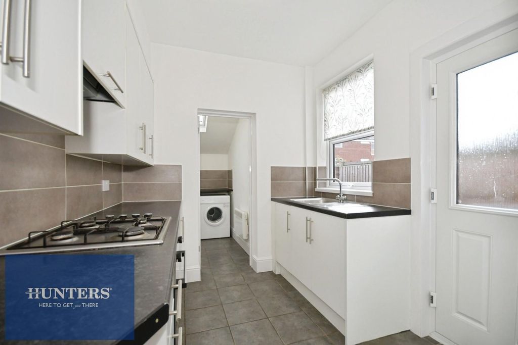 Property photo 3 of 17 Kitchen 01.Jpg