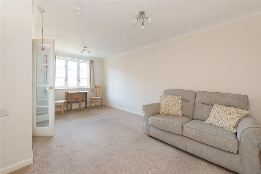 Property photo 2 of 11