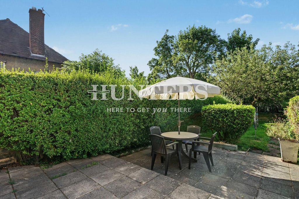 Property photo 2 of 11 Garden Patio