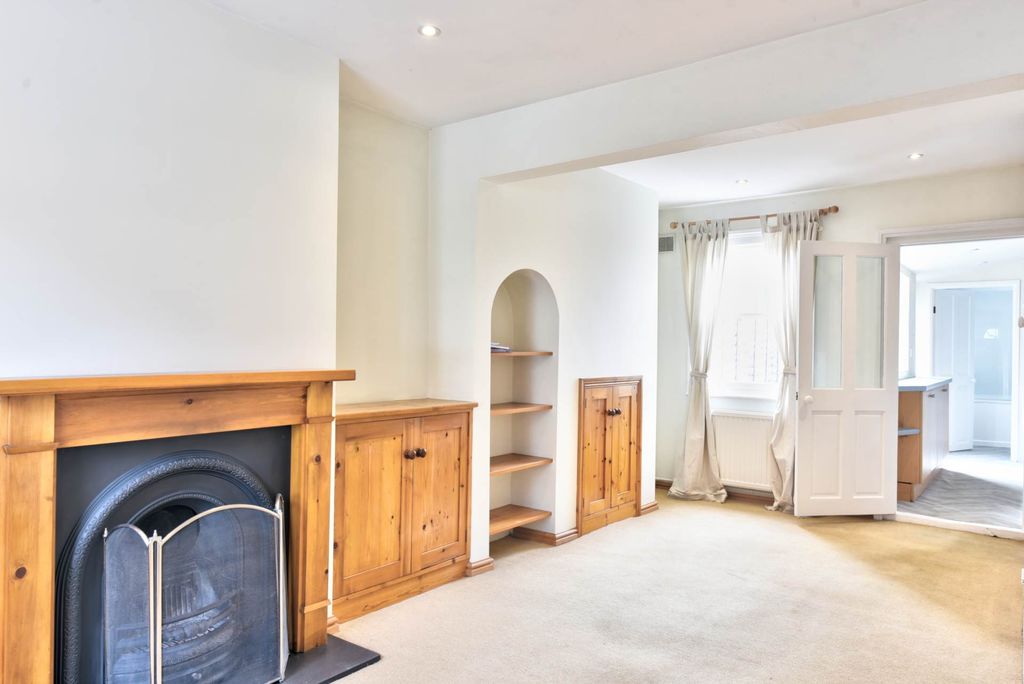 Property photo 2 of 9