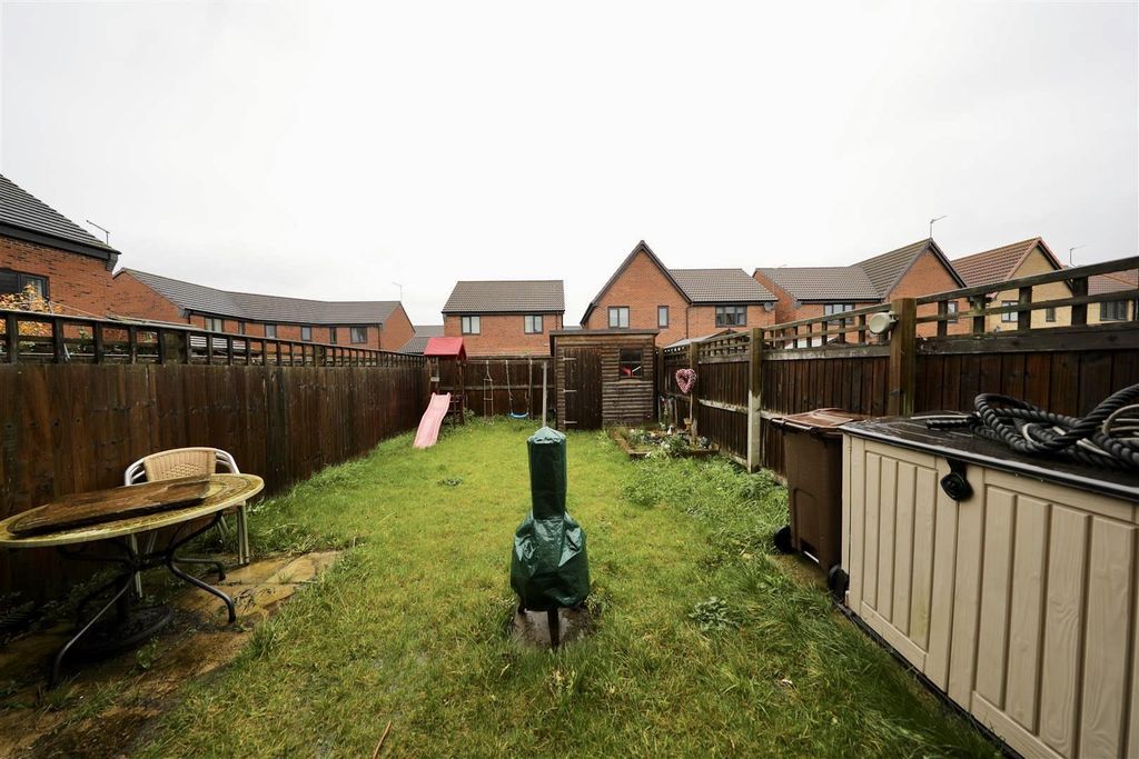 Property photo 3 of 11 Outside