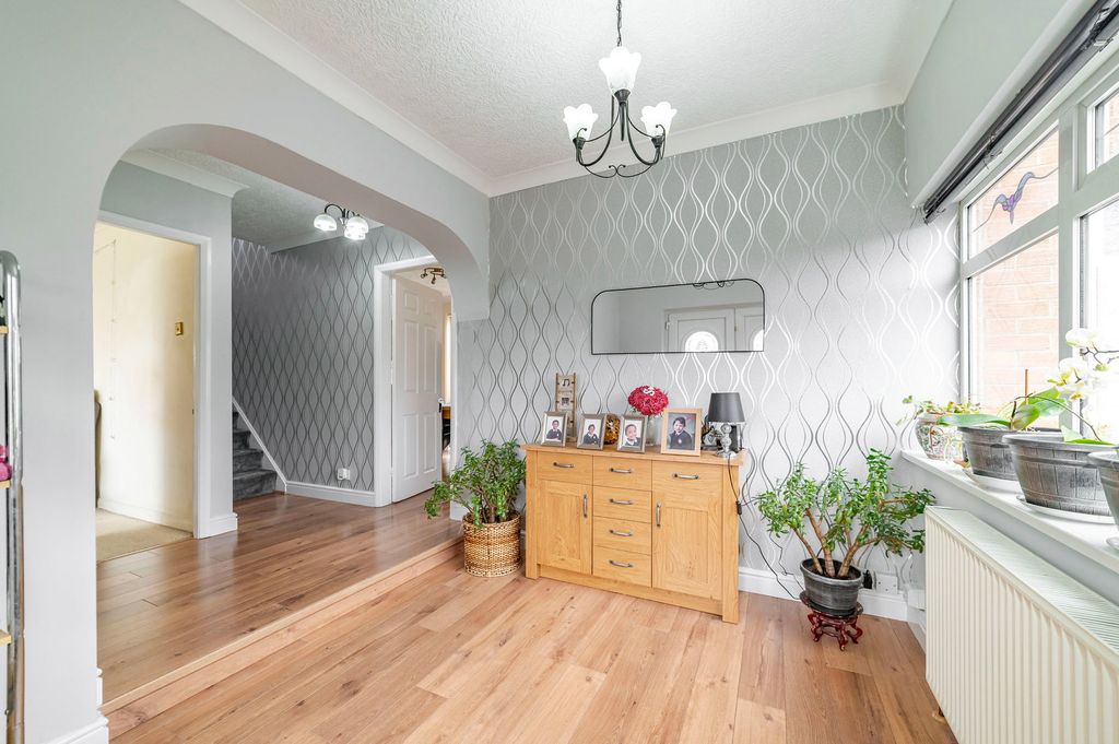 Property photo 2 of 23