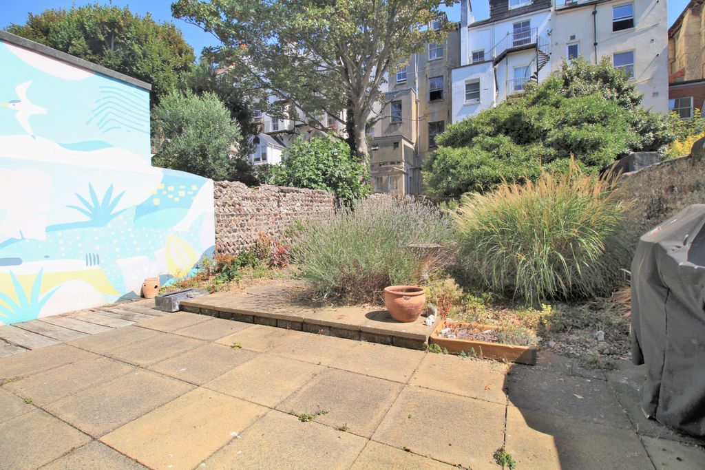 Property photo 2 of 18 2