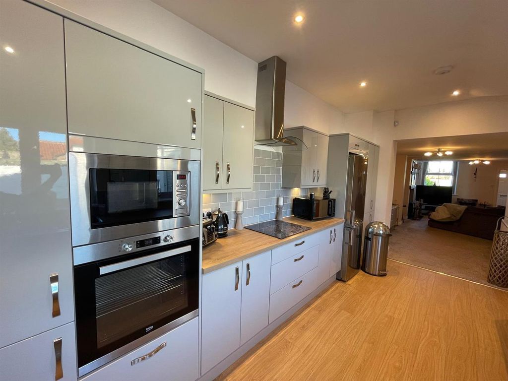 Property photo 3 of 40 6Ad3B619-c766-4405-B3cc-F7B7141342d3.Jpg