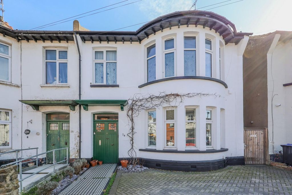 Property photo 1 of 20