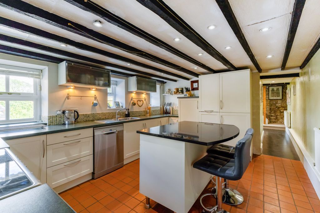 Property photo 1 of 11 Kitchen