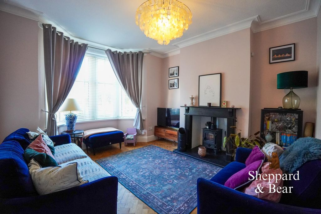 Property photo 2 of 43 Living Room