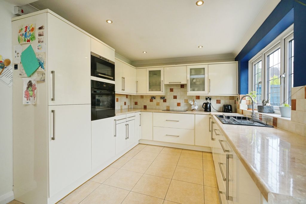 Property photo 3 of 14