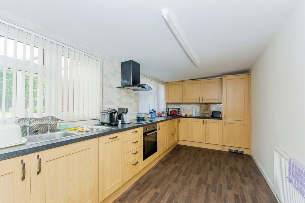 Property photo 2 of 26