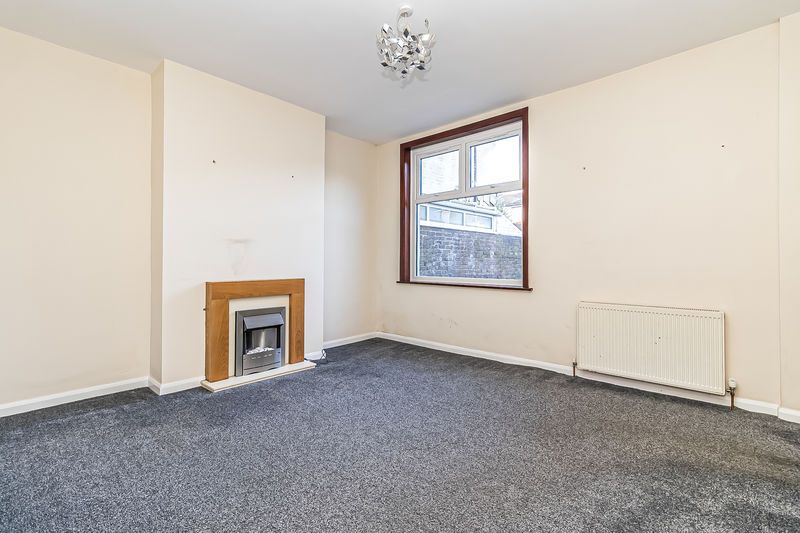 Property photo 2 of 19 .