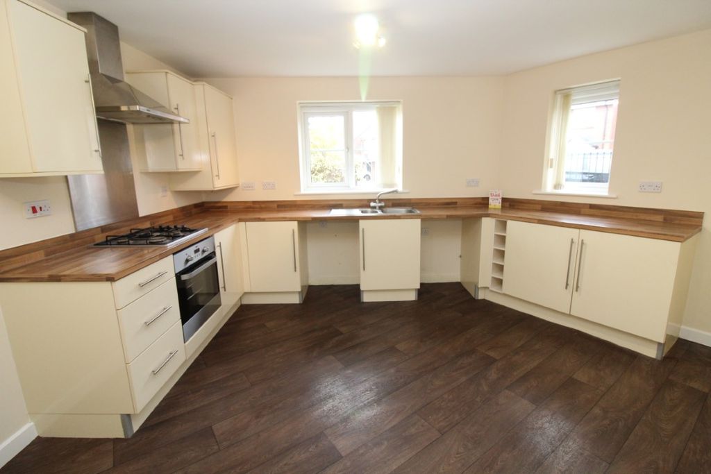 Property photo 2 of 15 Kitchen