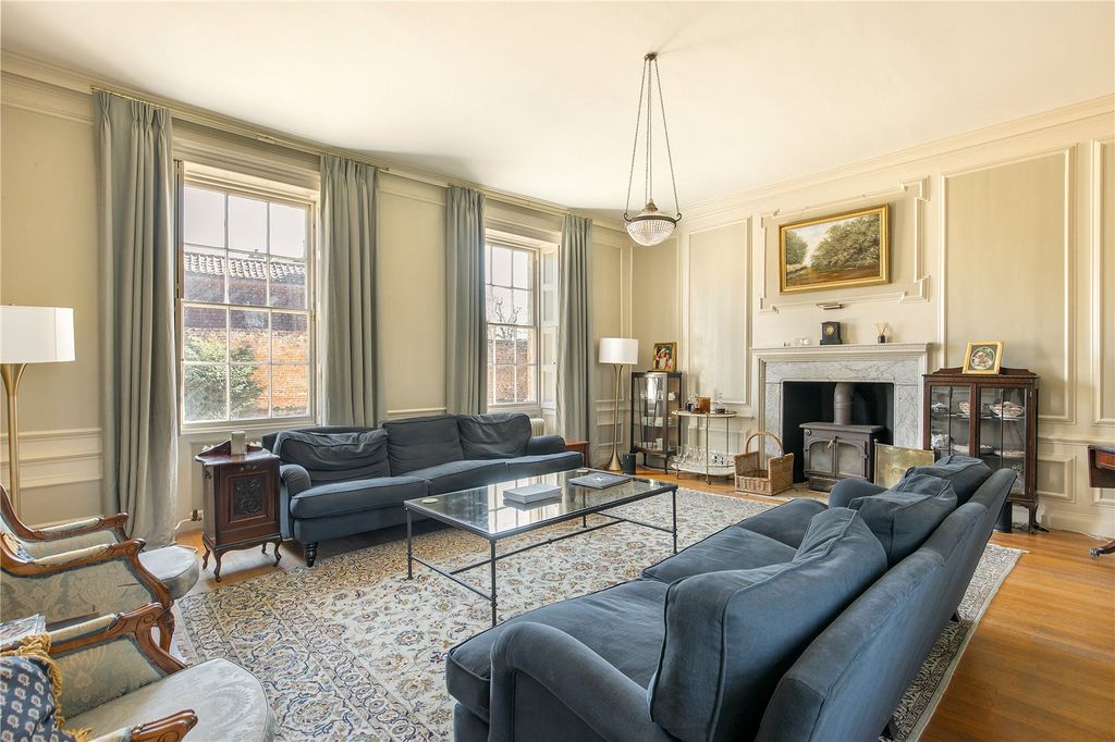 Property photo 3 of 19 Drawing Room