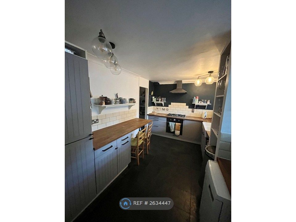 Property photo 3 of 8 Kitchen