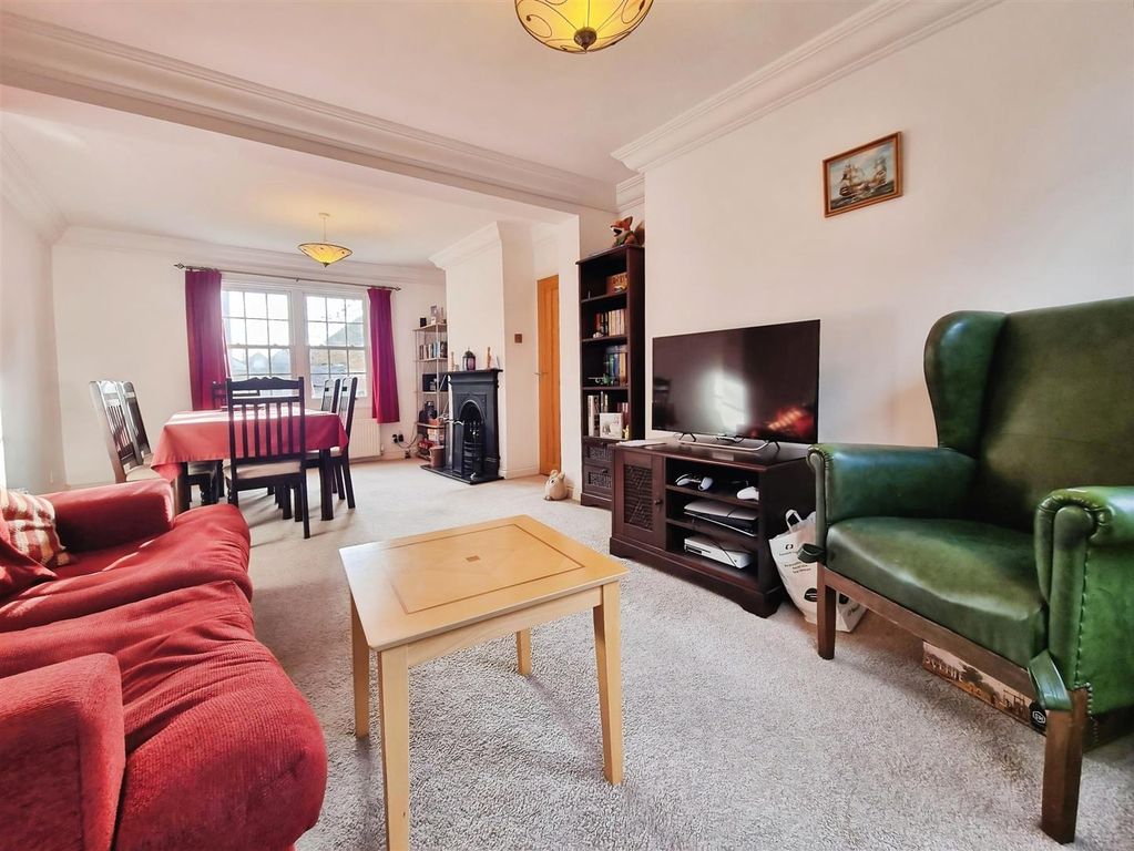 Property photo 3 of 19 Lounge/Dining Room