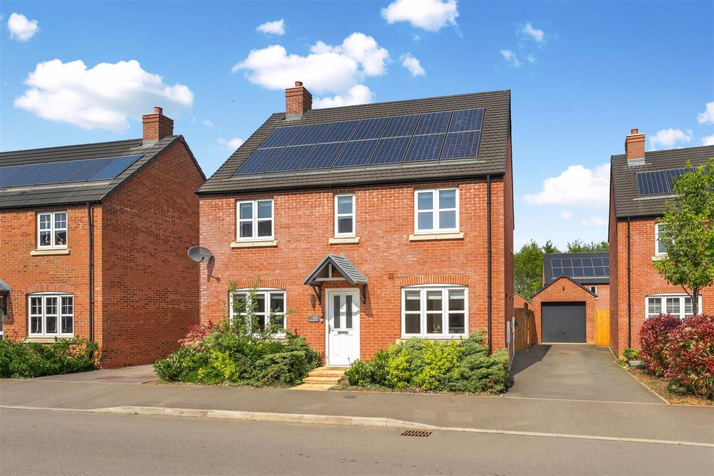 Property photo 1 of 16 105 Bismore Road, Banbury-1.Jpg