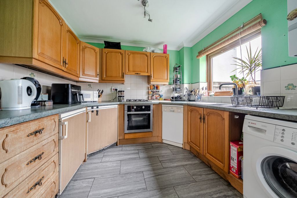 Property photo 3 of 25 Kitchen