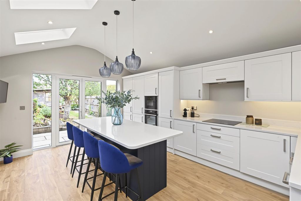 Property photo 3 of 12 High-Street-07.Jpg