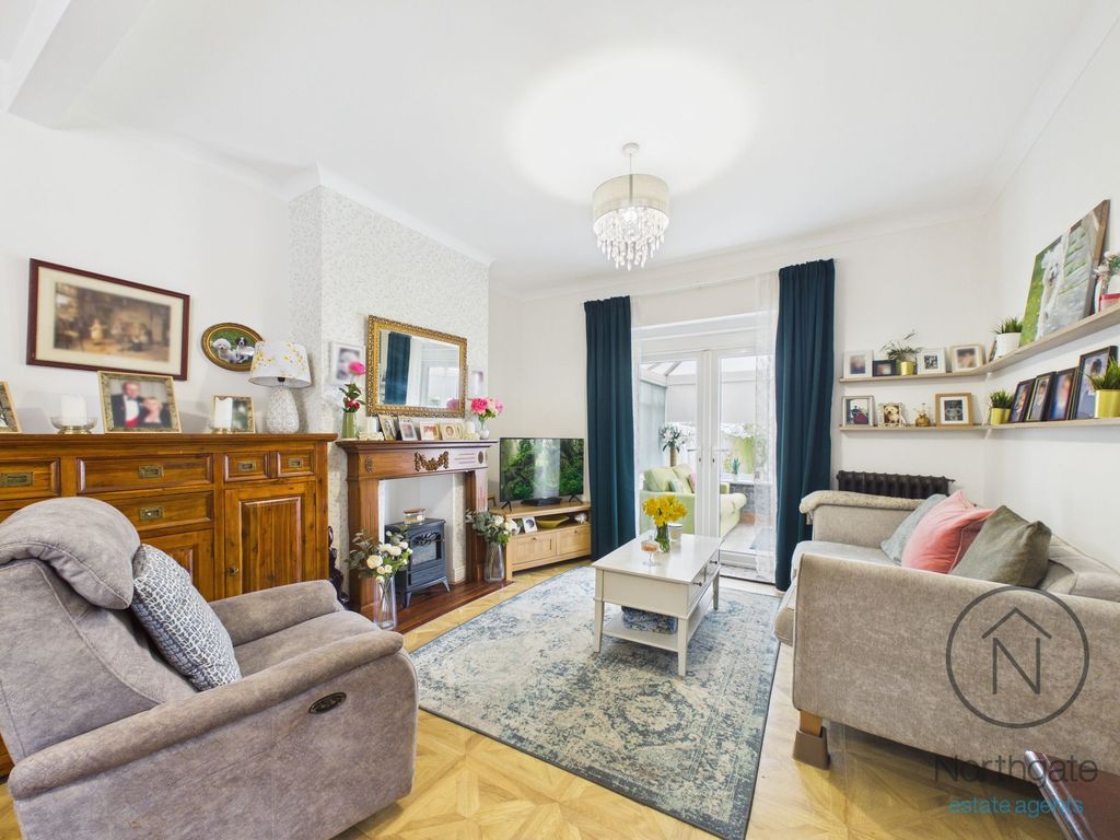 Property photo 3 of 18