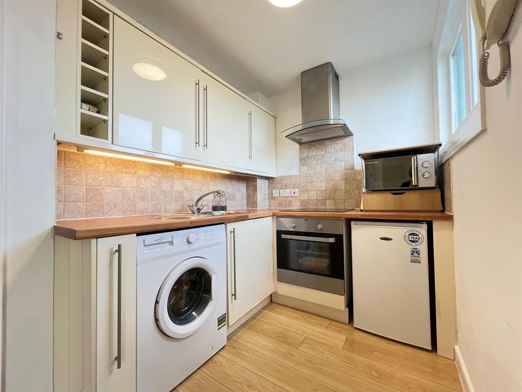 Property photo 3 of 11 Kitchen Area