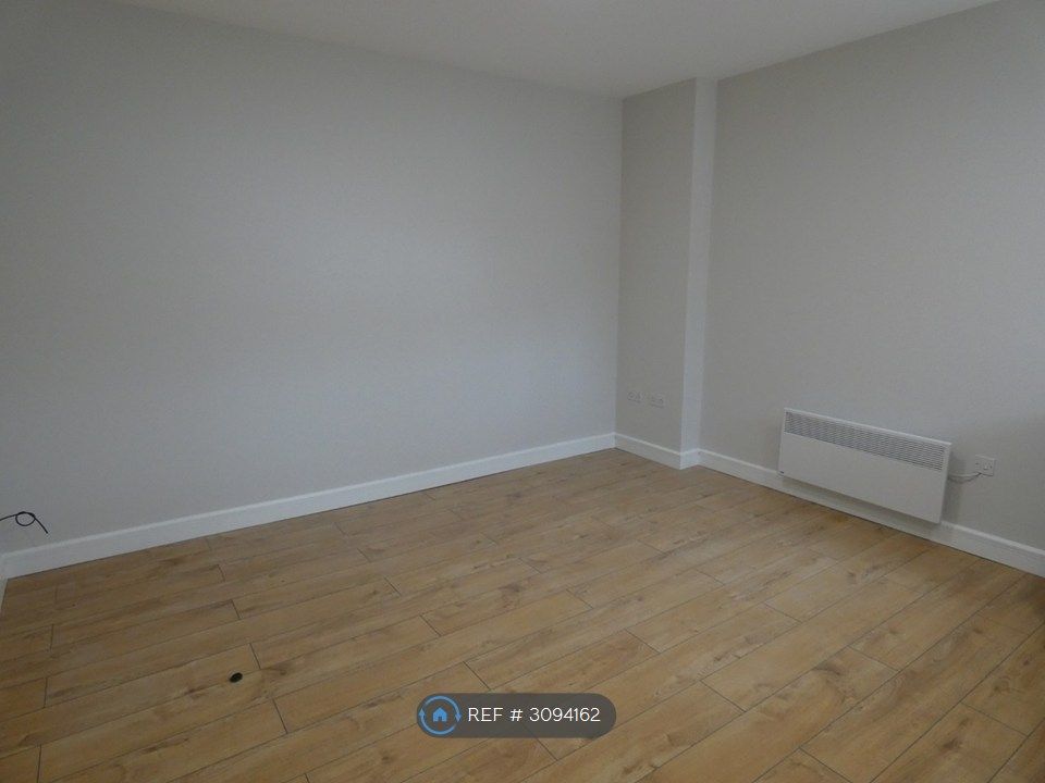 Property photo 3 of 6 Good Size Living Space