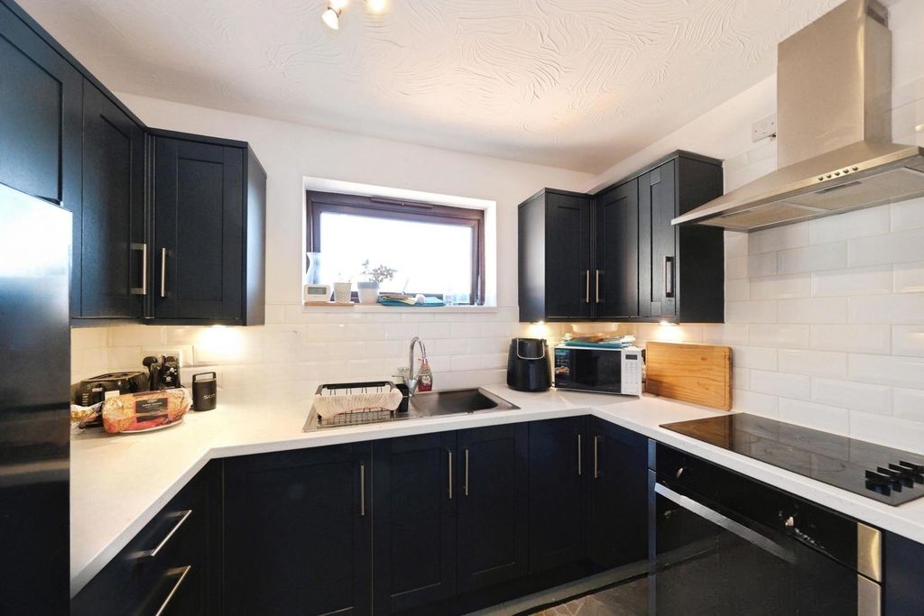 Property photo 2 of 11 Pbox-Img.Jpg