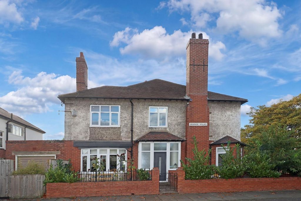 Property photo 1 of 12 External