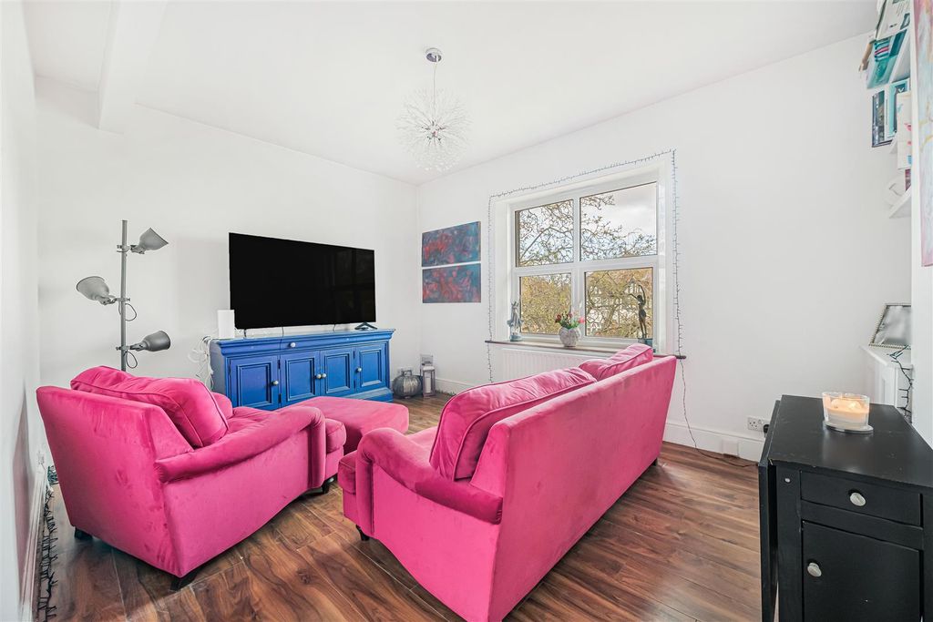 Property photo 2 of 8 12_77877.Jpg