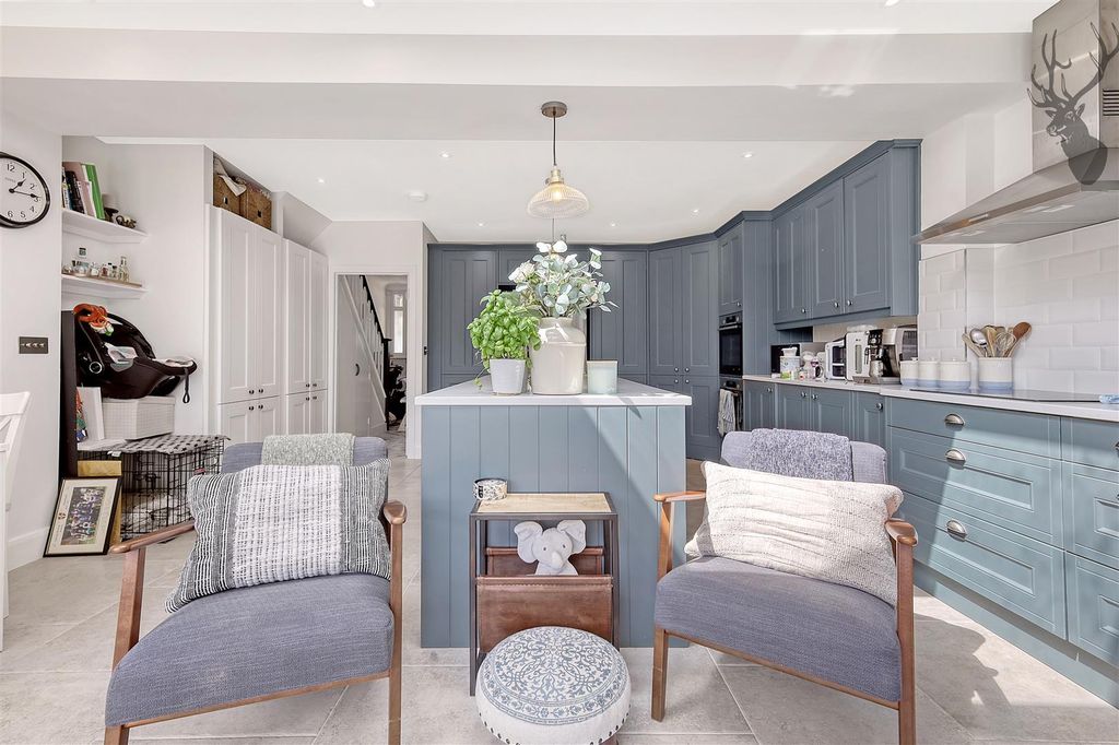 Property photo 3 of 23