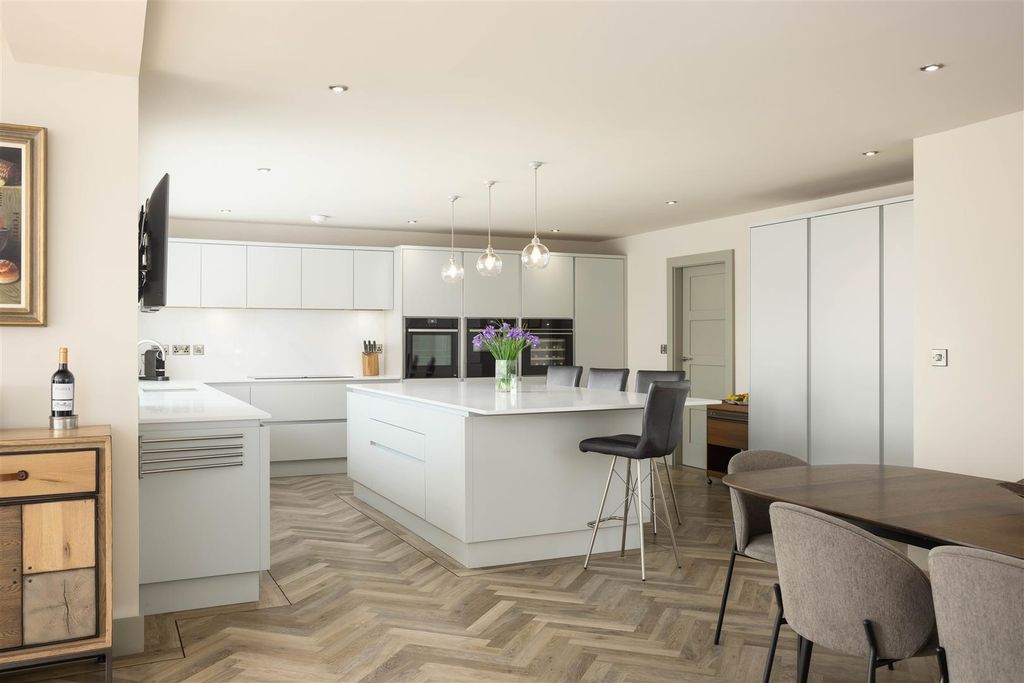 Property photo 2 of 20 00008.Jpg