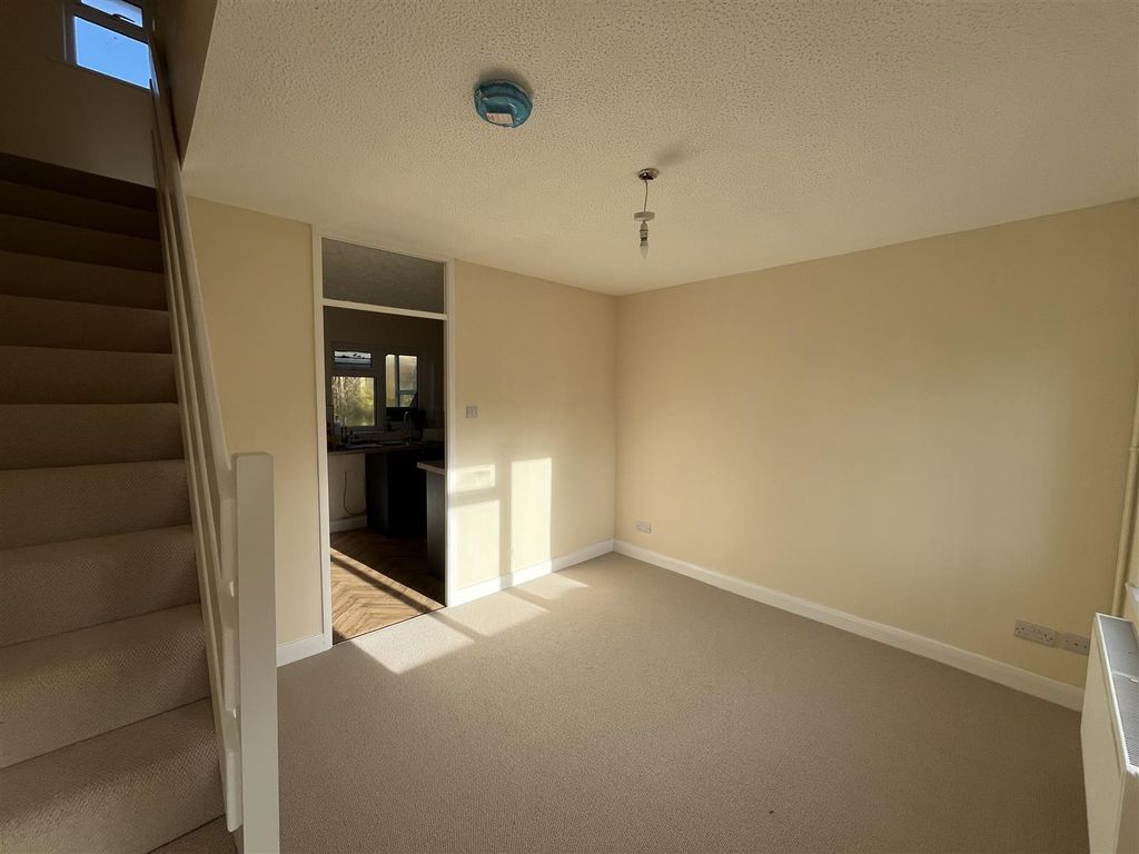 Property photo 3 of 7 Living Room