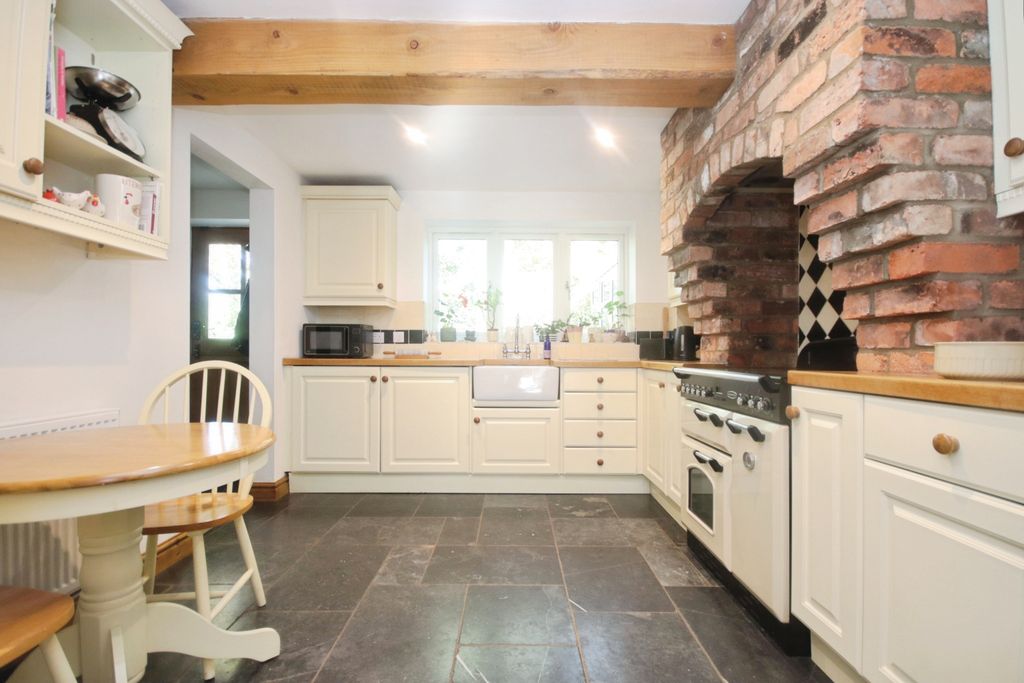 Property photo 2 of 30