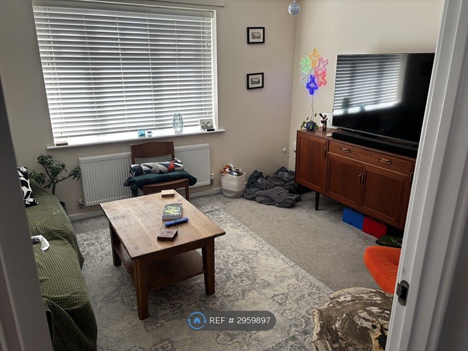 Property photo 2 of 22 Living Room