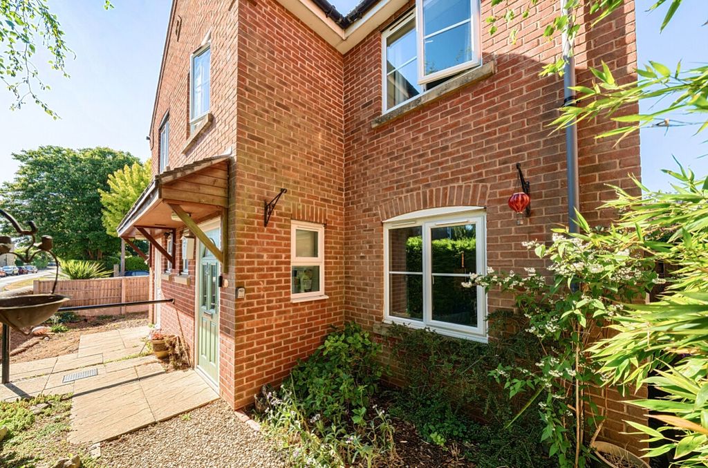 Property photo 1 of 12 19-6823B9B27Bd3c-1288136-Arw-19-1