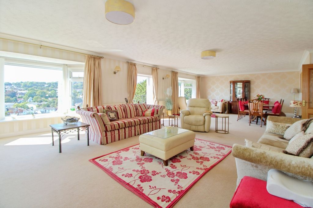 Property photo 2 of 26 Pbox-Img.Jpg