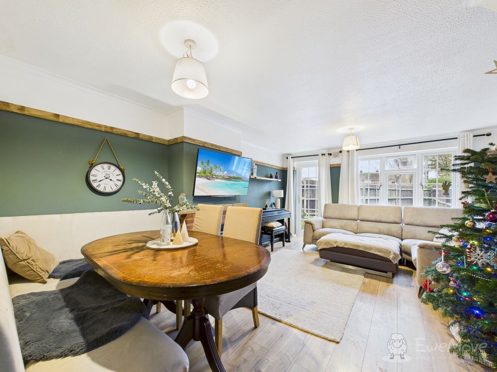 Property photo 2 of 11 Living Room