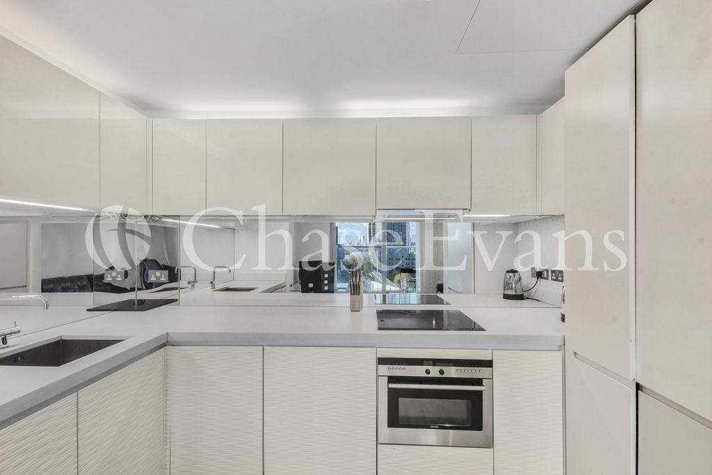 Property photo 3 of 12 Kitchen