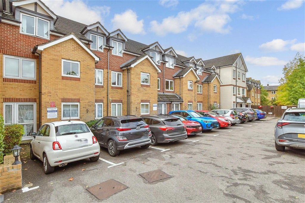 Property photo 3 of 8 External