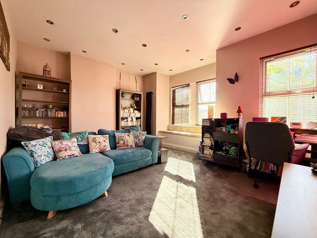 Property photo 2 of 5 Lounge
