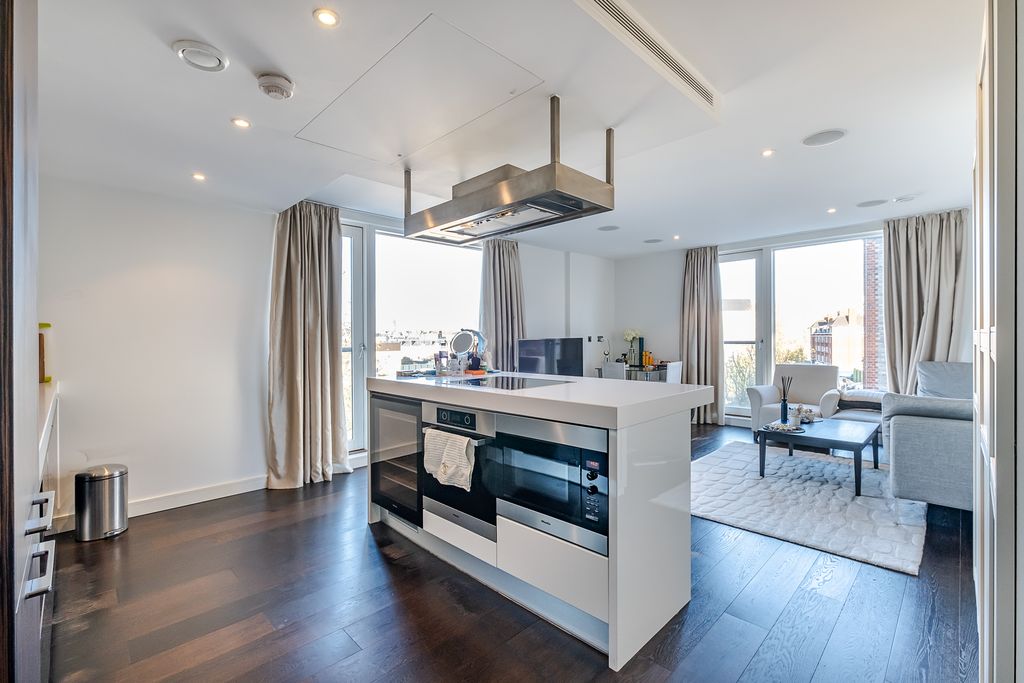 Property photo 2 of 12 Moore-House-05