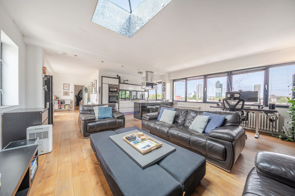 Property photo 2 of 18 1520600-13-6Aa91B...