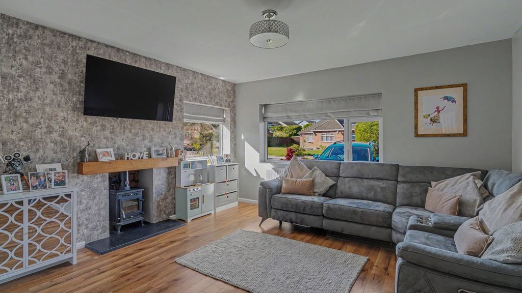 Property photo 2 of 26