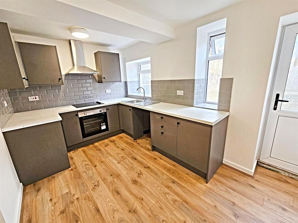 Property photo 3 of 14 Kitchen/Diner