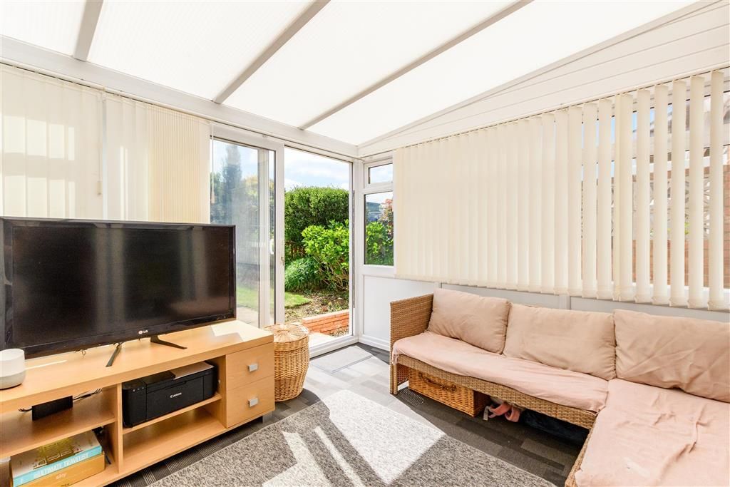 Property photo 3 of 9 Conservatory