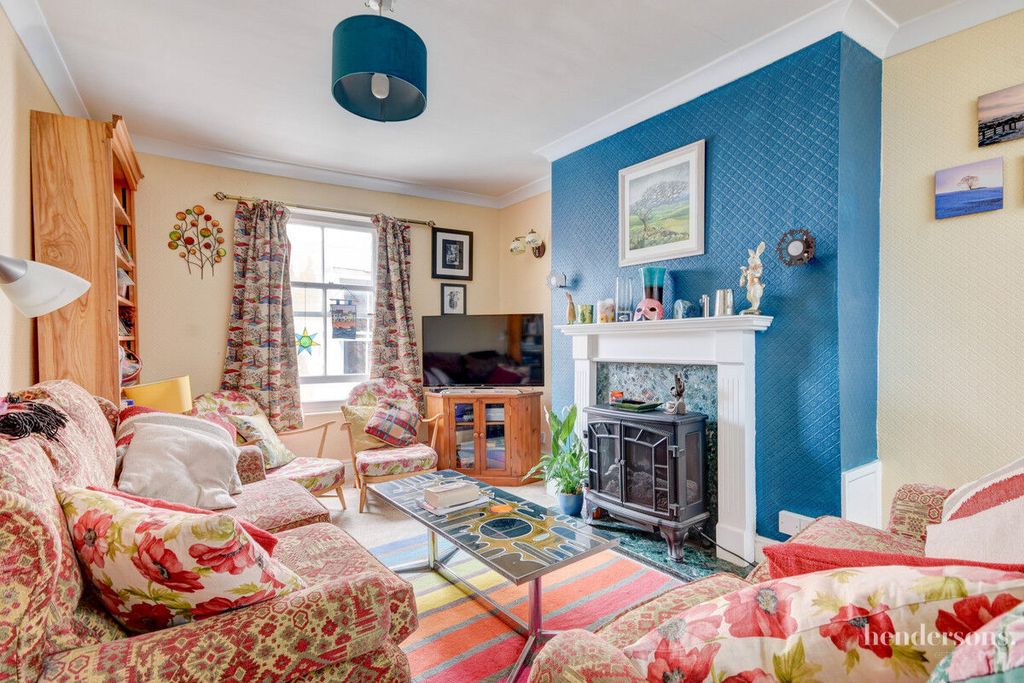 Property photo 3 of 11