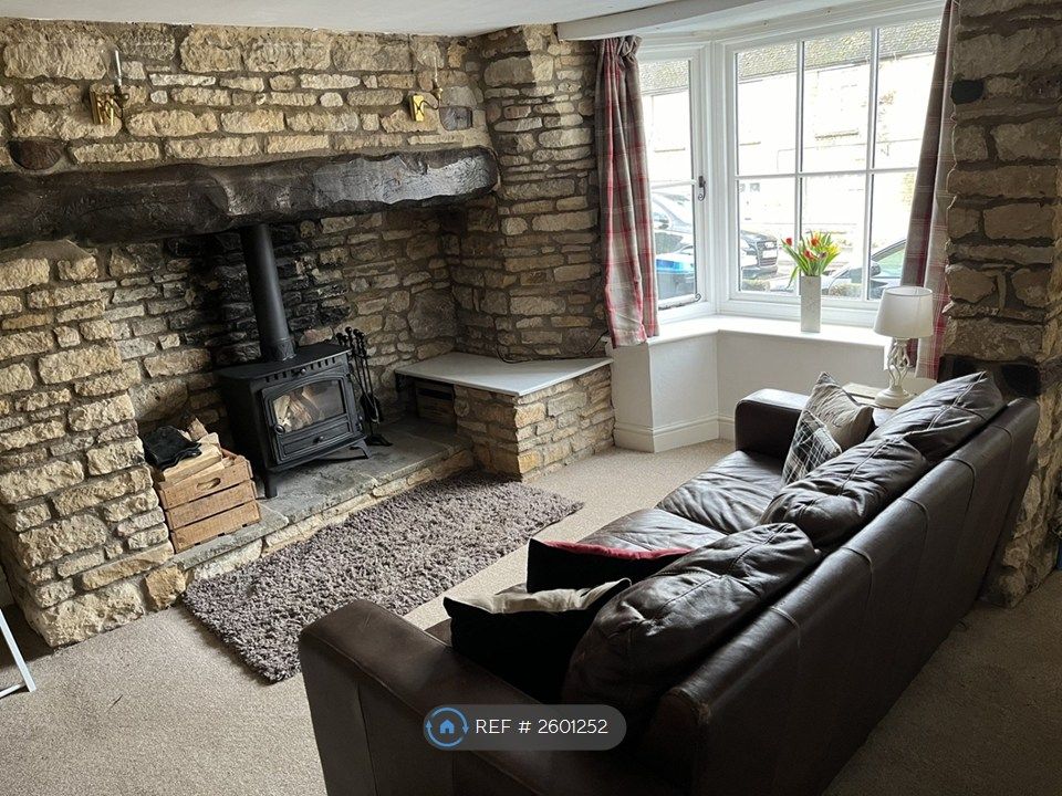 Property photo 3 of 8 Lounge