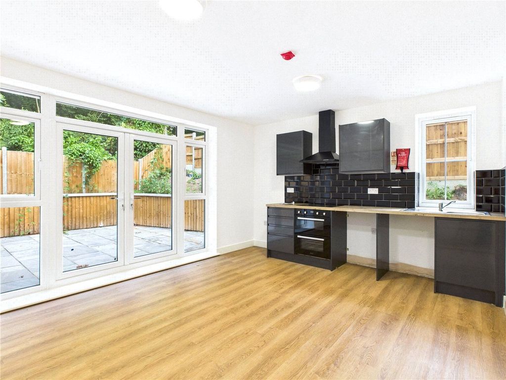 Property photo 2 of 4 Picture No. 04