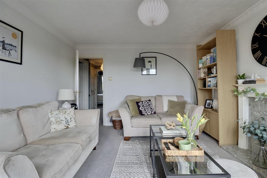 Property photo 3 of 15 B0A72Ea0-65Ca-4D04-9Db5-75A2578713E0_1_201_A.Jpeg