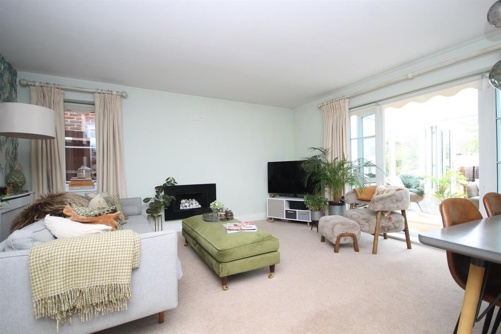 Property photo 2 of 16 .Livingroom.Jpg
