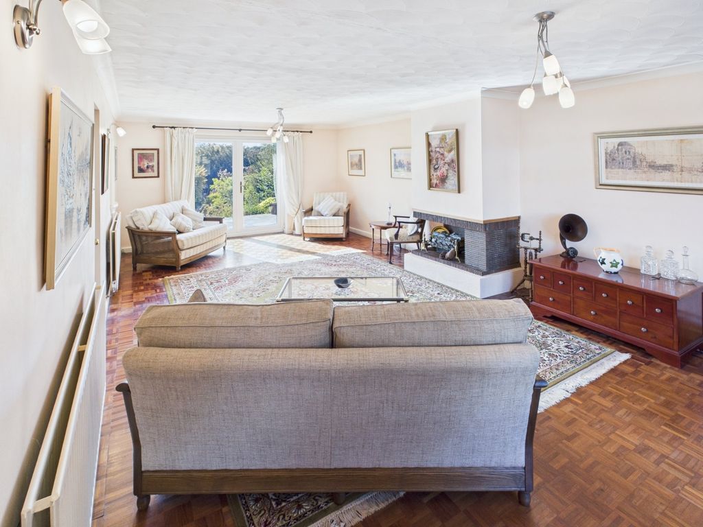 Property photo 3 of 20 Living Room